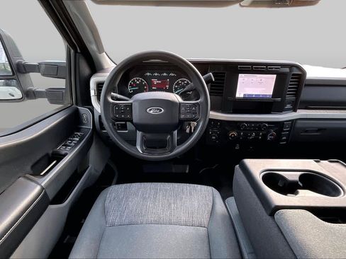 Used 2023 Ford F250 XLT AWD/4WD image 6