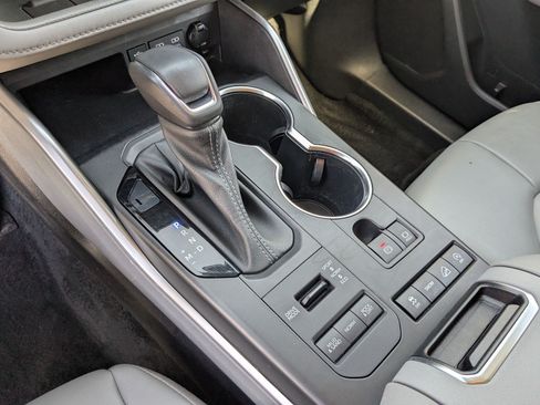 Used 2022 Toyota Highlander XLE AWD/4WD image 27