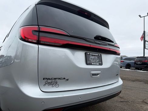 Used 2023 Chrysler Pacifica Touring-L w/ S Appearance Package AWD/4WD image 20