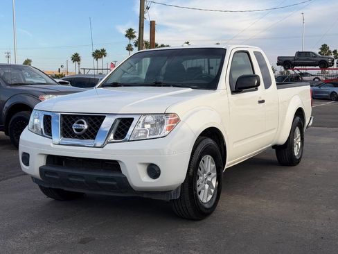 Used 2018 Nissan Frontier SV RWD image 2