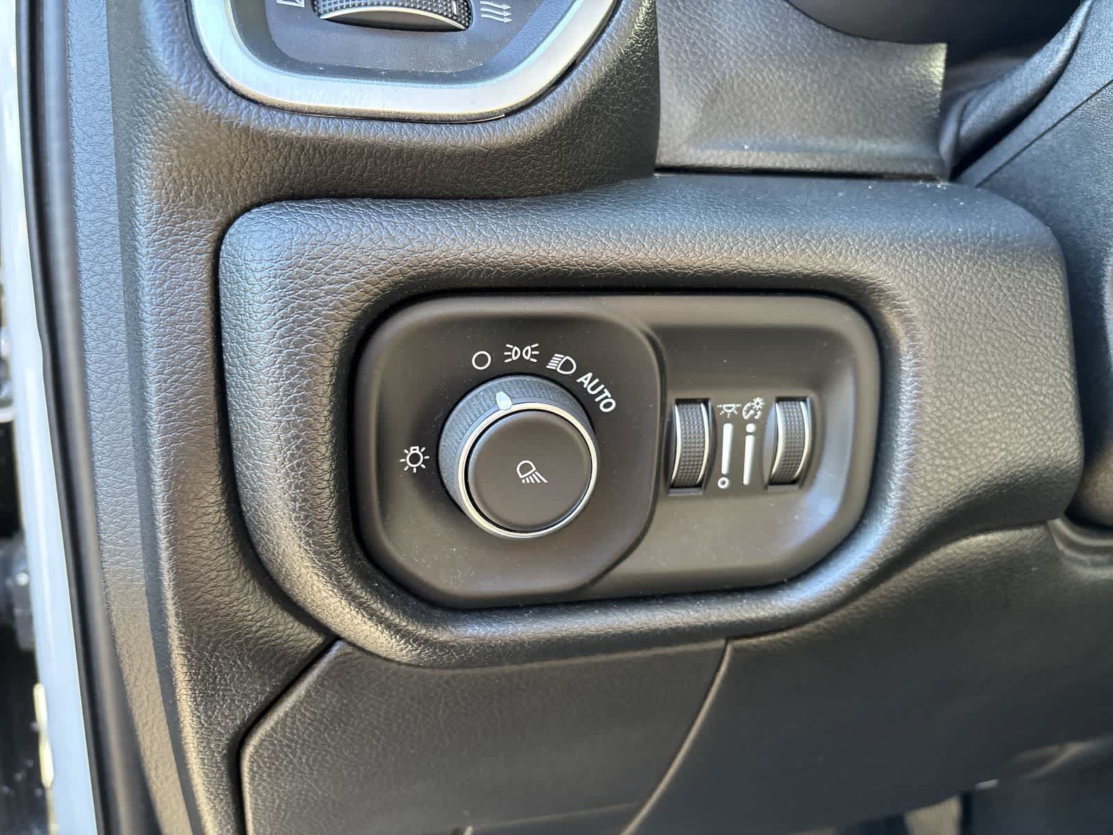 Used 2019 RAM 2500 Big Horn w/ Protection Group AWD/4WD image 12