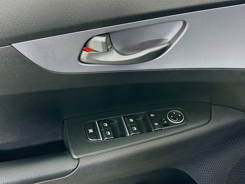 Used 2022 Kia Forte LXS FWD image 15
