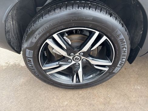 Certified 2025 Volvo XC40 B5 Core image 15