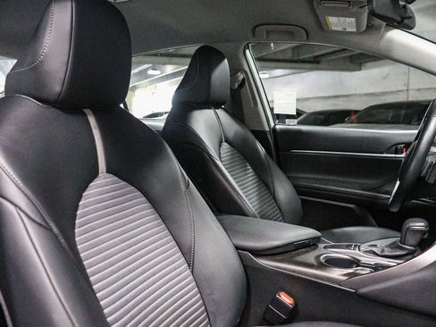 Used 2023 Toyota Camry SE FWD image 16