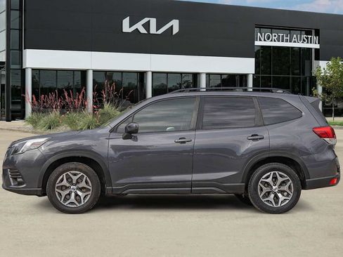 Used 2023 Subaru Forester Premium image 4