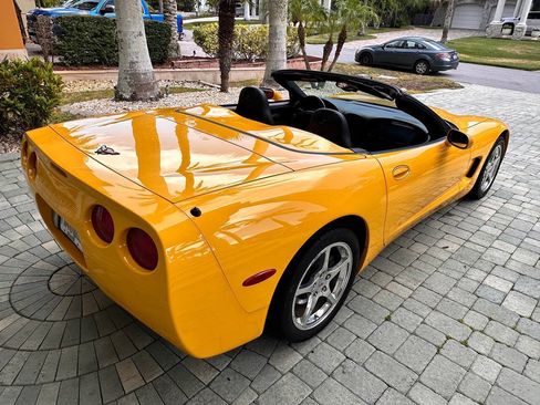 Used 2004 Chevrolet Corvette Convertible w/ Preferred Equipment Group RWD image 32