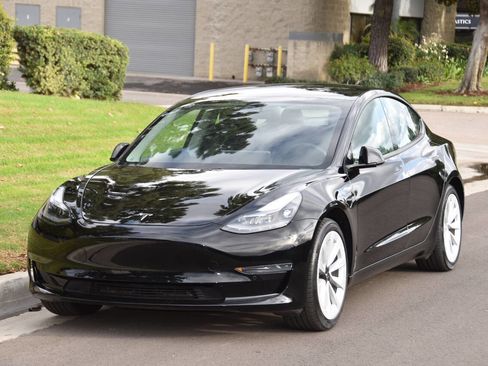 Used 2021 Tesla Model 3 Standard Range Plus image 5