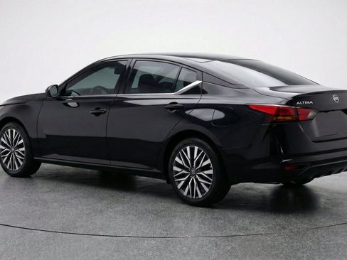 Used 2025 Nissan Altima 2.5 SV FWD image 6