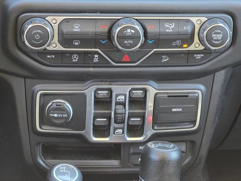 Used 2018 Jeep Wrangler Unlimited Sport S AWD/4WD image 35