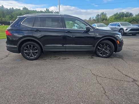 Used 2024 Volkswagen Tiguan SE AWD/4WD image 6