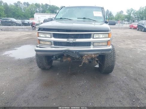 Used 1999 Chevrolet Suburban 2500 w/ Preferred Equipment Group 3 AWD/4WD image 5