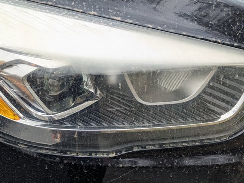 Used 2017 Ford Escape SE w/ Equipment Group 201A image 9