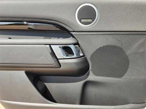 New 2025 Land Rover Discovery S image 15