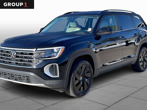 Used 2025 Volkswagen Atlas SE image 1