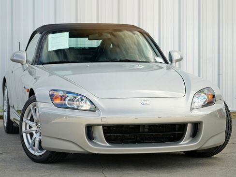 Used 2004 Honda S2000 image 2