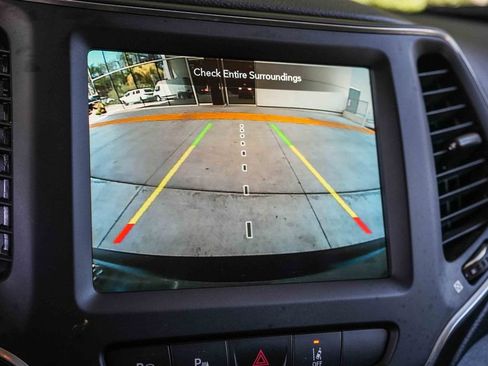Used 2023 Jeep Cherokee Altitude Lux w/ Lux Elite Package AWD/4WD image 24