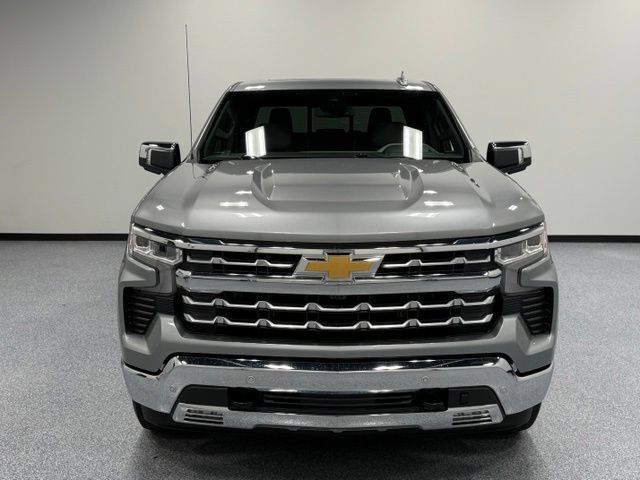 Used 2025 Chevrolet Silverado 1500 LTZ w/ LTZ Premium Package AWD/4WD image 3