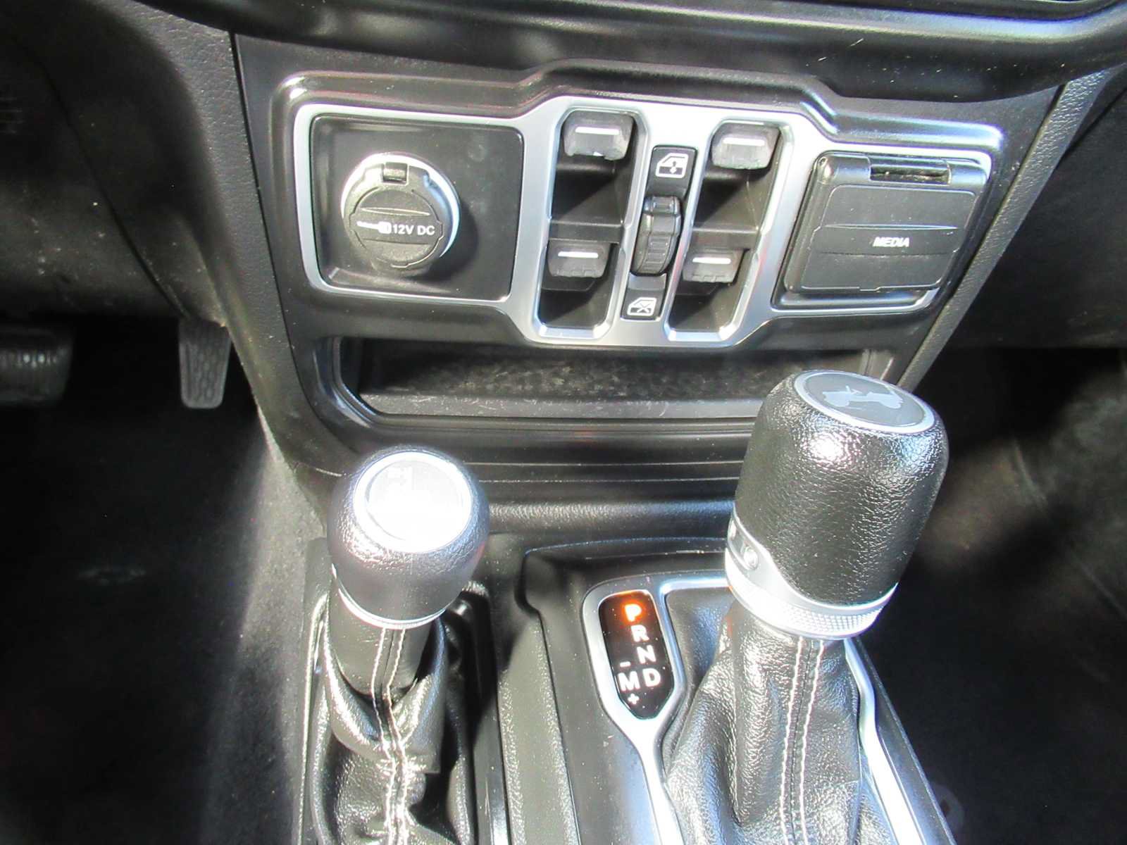 Used 2022 Jeep Wrangler Unlimited Sahara w/ Cold Weather Group AWD/4WD image 20