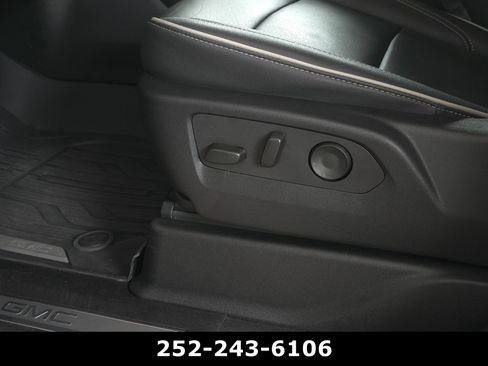 Used 2024 GMC Yukon SLT w/ SLT Luxury Package AWD/4WD image 11