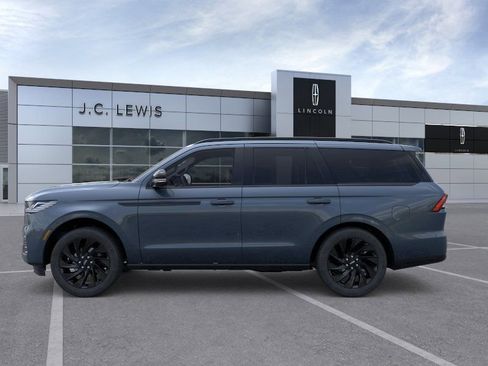 New 2026 Lincoln Navigator Reserve w/ Jet Appearance Package AWD/4WD image 4