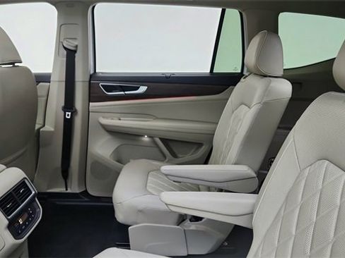 Used 2024 Volkswagen Atlas SEL Premium R-Line image 33