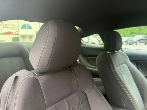 Used 2018 Ford Mustang Coupe RWD image 28
