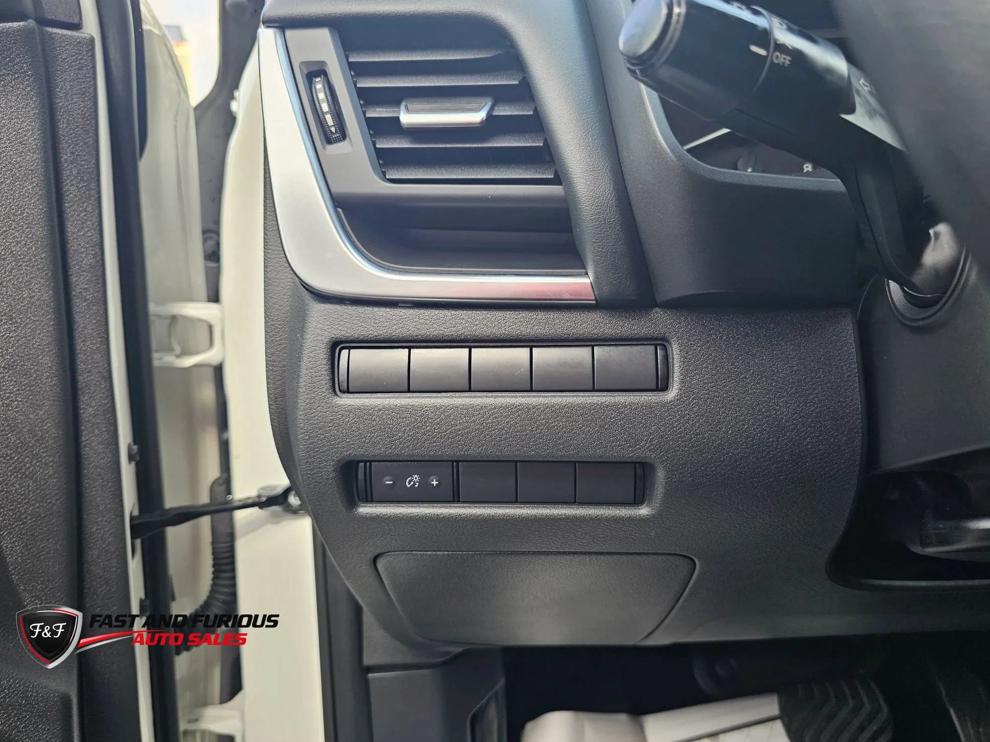 Used 2021 Nissan Rogue S AWD/4WD image 32