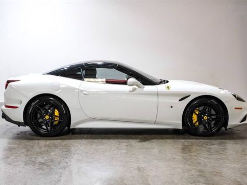Used 2018 Ferrari California T image 10
