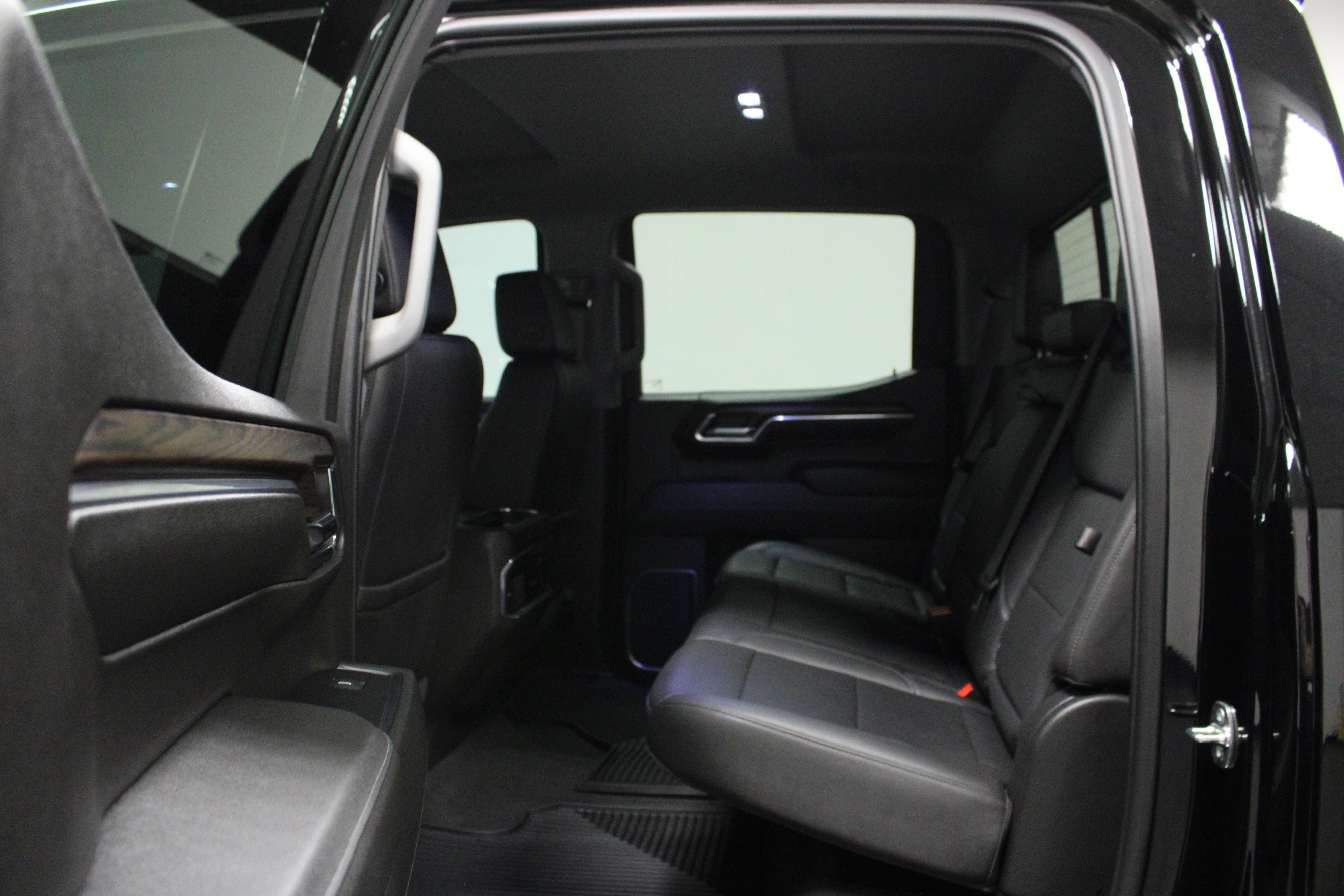 Used 2023 GMC Sierra 1500 SLT w/ SLT Premium Package AWD/4WD image 13