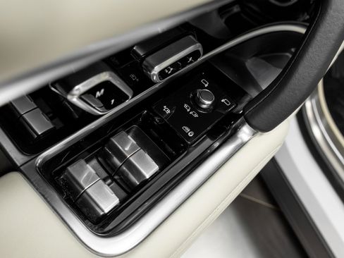 Used 2023 Land Rover Range Rover Long Wheelbase Autobiography image 56