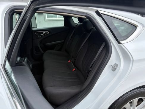Used 2016 Chrysler 200 Limited w/ Convenience Group FWD image 12