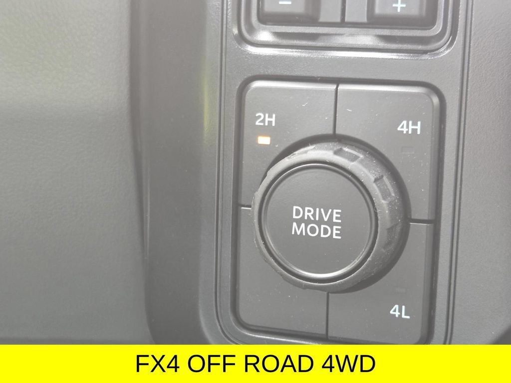 New 2026 Ford F350 XLT w/ FX4 Off-Road Package AWD/4WD image 15