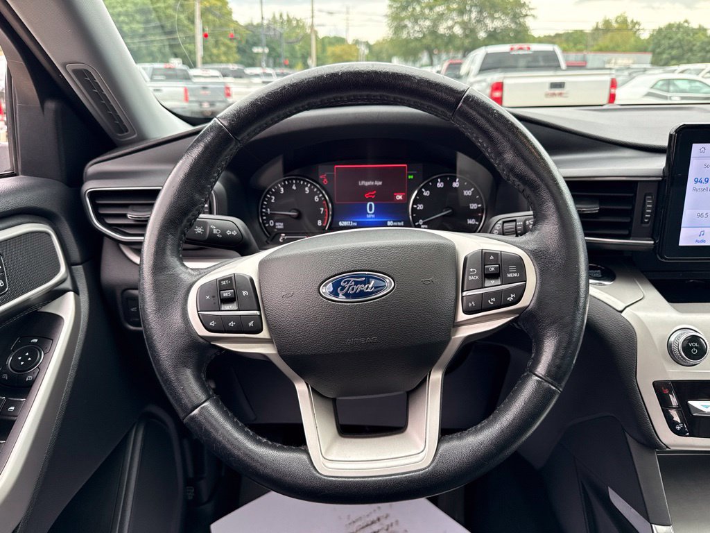 Used 2022 Ford Explorer XLT w/ Equipment Group 202A AWD/4WD image 30