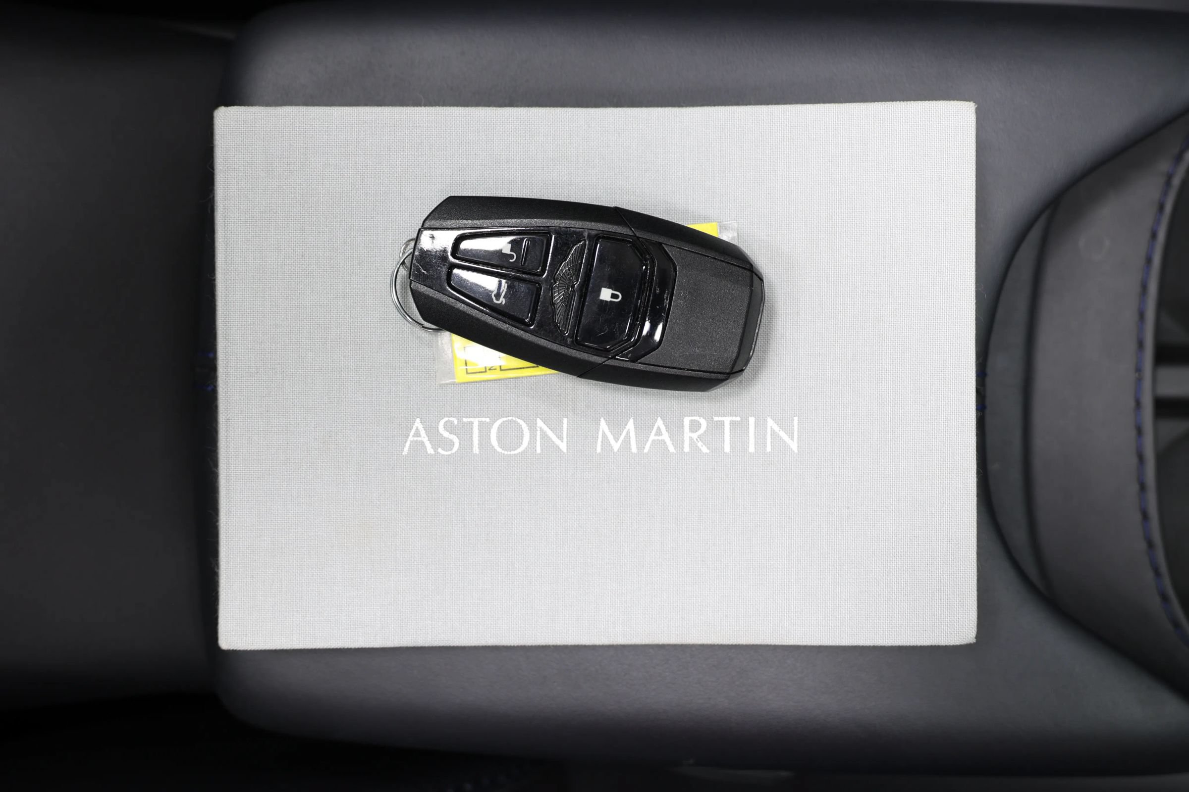 Used 2023 Aston Martin V8 Vantage Roadster RWD image 7