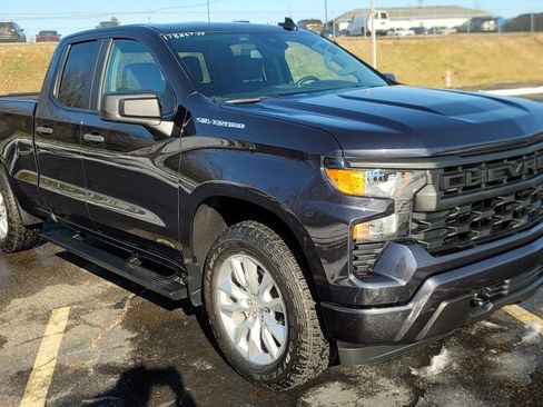 Used 2023 Chevrolet Silverado 1500 Custom image 2