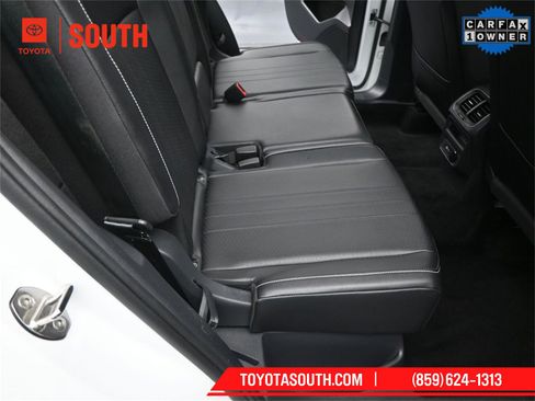 Used 2024 Volkswagen Tiguan SE image 31