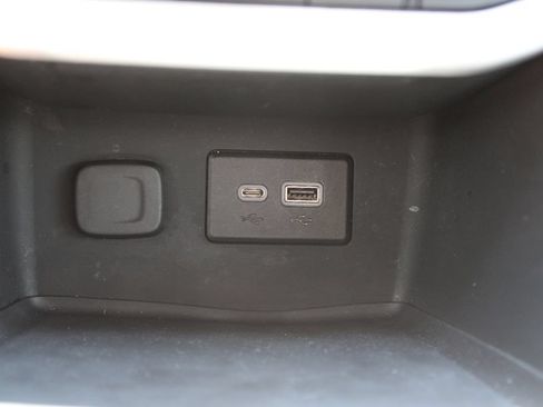 Used 2023 GMC Acadia SLE FWD image 46