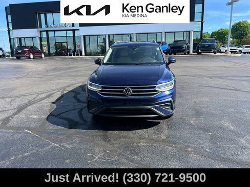 Used 2023 Volkswagen Tiguan SE FWD image 2