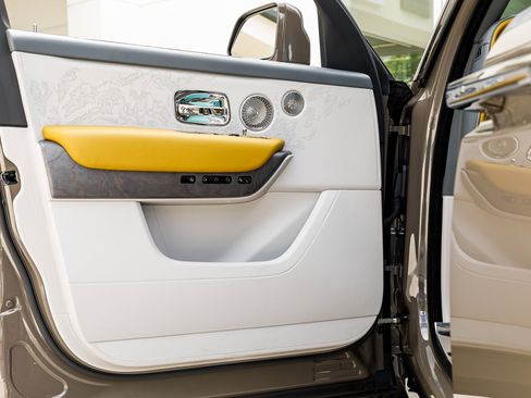 Certified 2025 Rolls-Royce Cullinan AWD/4WD image 27