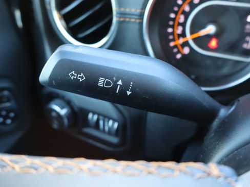 Used 2022 Jeep Gladiator Overland image 25