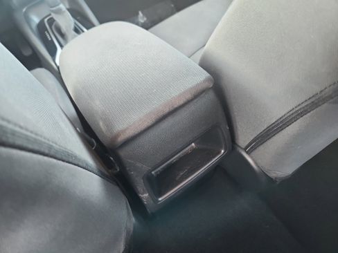 Used 2021 Toyota Corolla LE image 31