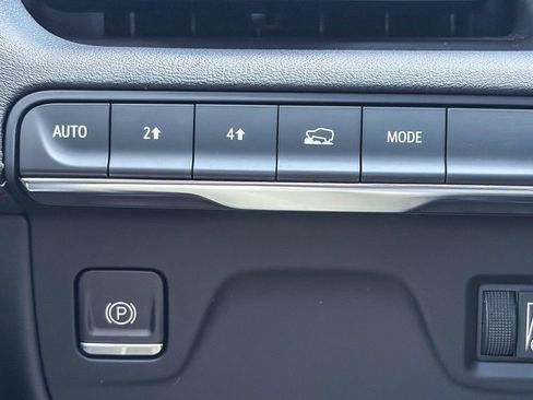 Used 2022 Cadillac Escalade Premium Luxury AWD/4WD image 46