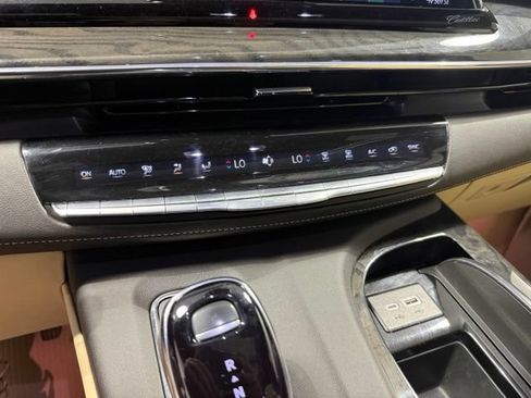 Certified 2024 Cadillac Escalade Premium Luxury w/ Performance Package AWD/4WD image 23