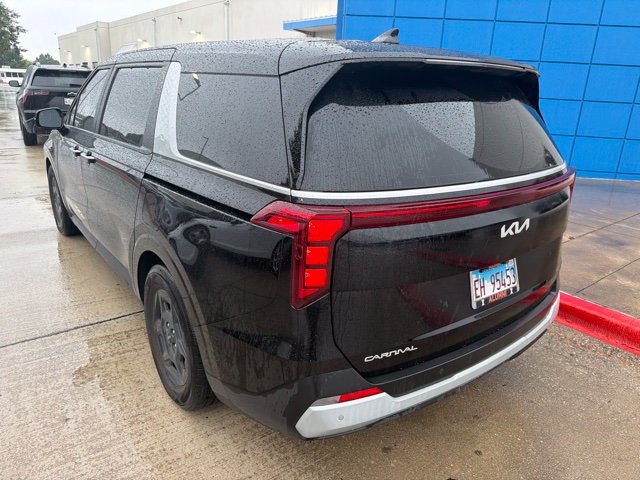 Used 2025 Kia Carnival FWD image 7