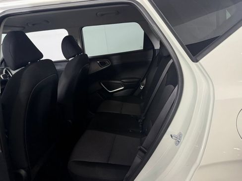 Used 2025 Kia Soul LX w/ LX Technology Package FWD image 27