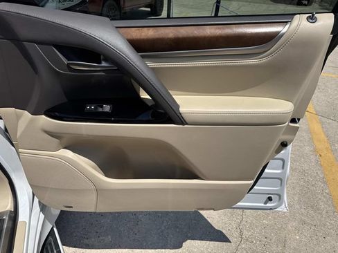 Used 2021 Lexus LX 570 4WD w/ Luxury Package image 31