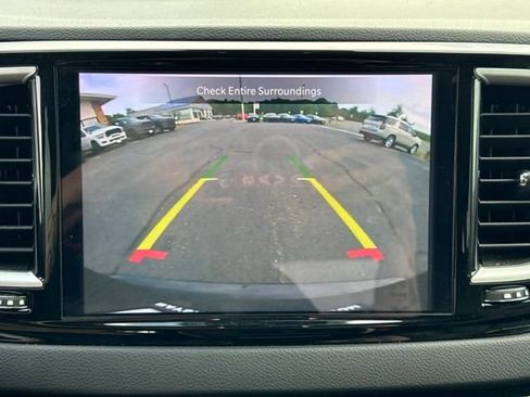 Used 2024 Chrysler Pacifica Touring-L FWD image 30