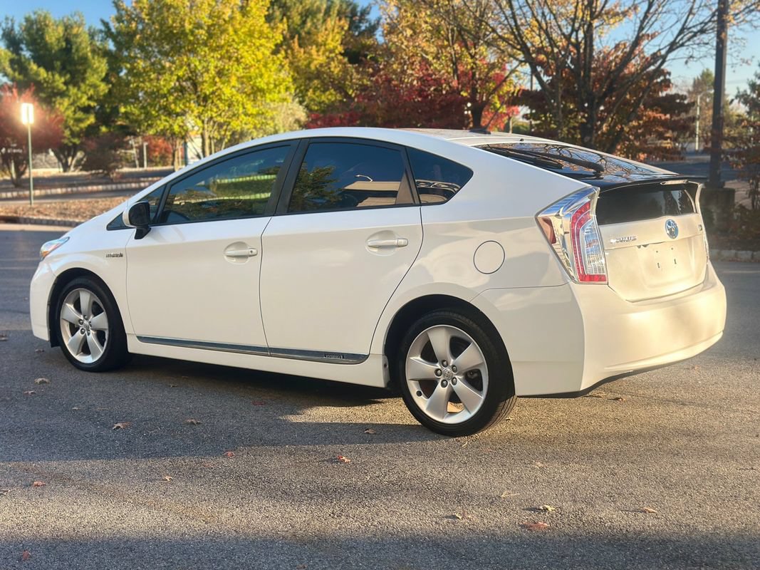 Used 2014 Toyota Prius Five FWD image 5