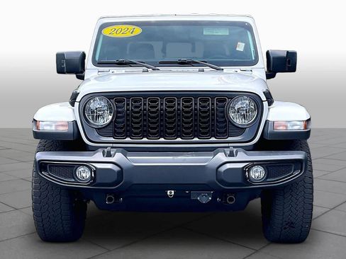 Used 2024 Jeep Gladiator Sport AWD/4WD image 4