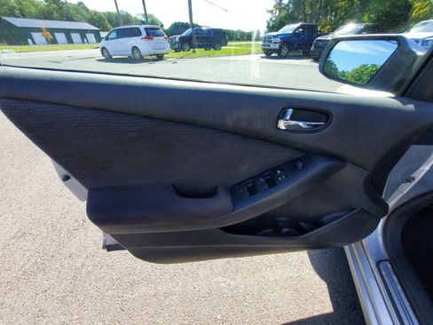 Used 2012 Nissan Altima 2.5 S FWD image 8